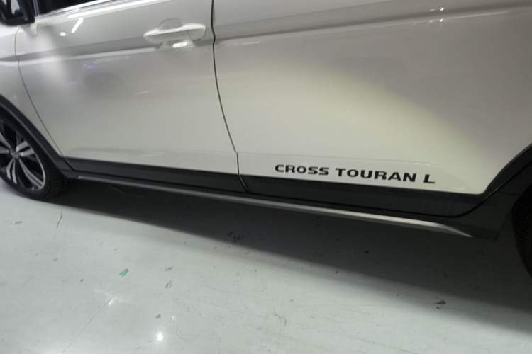 Used Volkswagen Touran 2018 Volkswagen Touran L 280TSI DSG Boundary Edition 7 Seats China V Emission Standard Left Side Sill