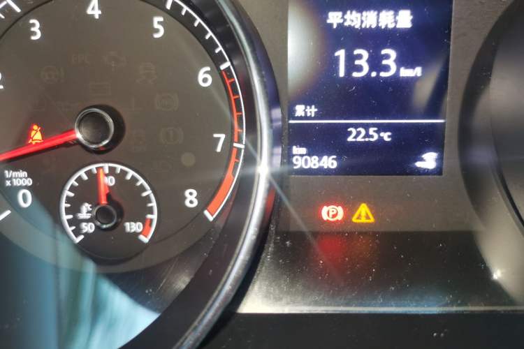 Used Volkswagen Touran 2018 Volkswagen Touran L 280TSI DSG Comfort Edition 7-seater Odometer Close Up