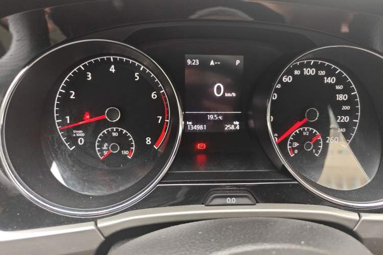 Used Volkswagen Touran 2018 Volkswagen Touran L 280TSI DSG Boundary Edition 7 Seats China V Emission Standard Odometer Close Up