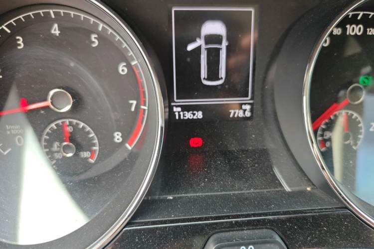 Used Volkswagen Touran 2018 Volkswagen Touran L 280TSI DSG Comfort Edition 7-seater Odometer Close Up