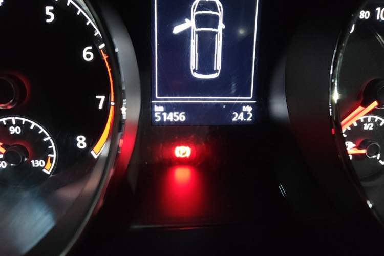 Used Volkswagen Touran 2018 Volkswagen Touran L 280TSI DSG Luxury Edition 6-seater Odometer Close Up