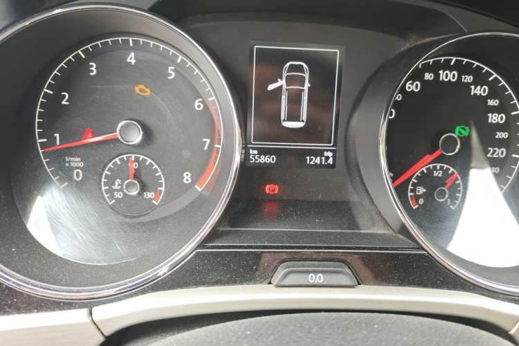 Used Volkswagen Touran 2018 Volkswagen Touran L 280TSI DSG Comfort Edition 7 Seats China VI Standard Odometer Close Up