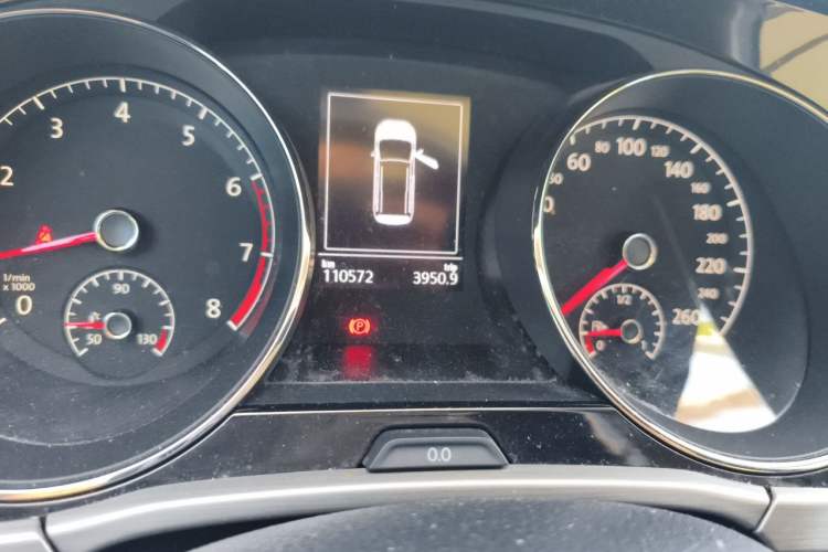 Used Volkswagen Touran 2018 Volkswagen Touran L 280TSI DSG Comfort Edition 7-seater Odometer Close Up