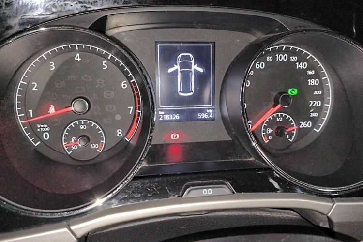 Used Volkswagen Touran 2018 Volkswagen Touran L 280TSI DSG Comfort Edition 7 Seats China V Emission Standard Odometer Close Up