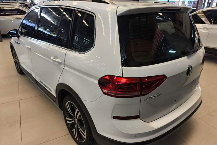 Used Volkswagen Touran 2018 Volkswagen Touran L 280TSI DSG Boundary Edition 7 Seats China VI Standard Rear Left 45 Deg