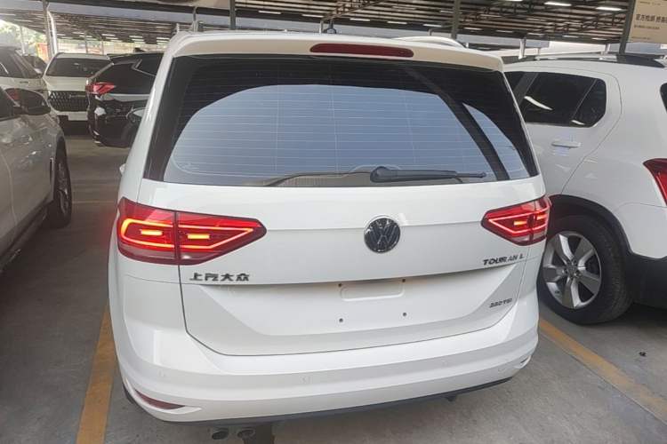 Used Volkswagen Touran 2018 Volkswagen Touran L 280TSI DSG Comfort Edition 7-seater Rear