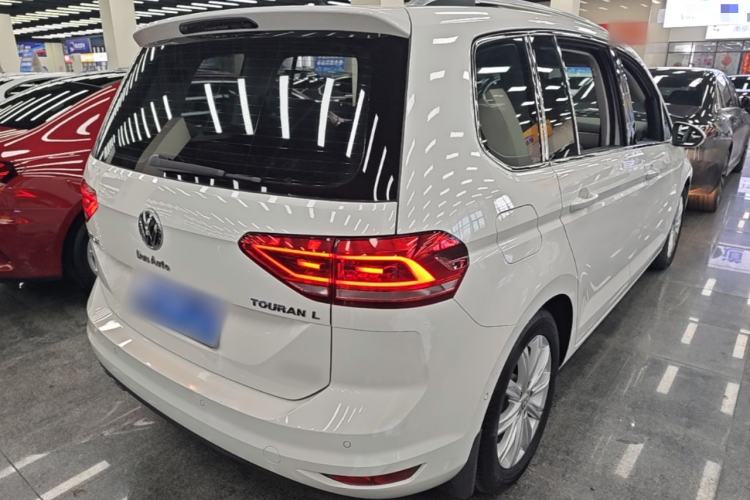 Used Volkswagen Touran 2018 Volkswagen Touran L 280TSI DSG Comfort Edition 7-seater Rear Right 45 Deg