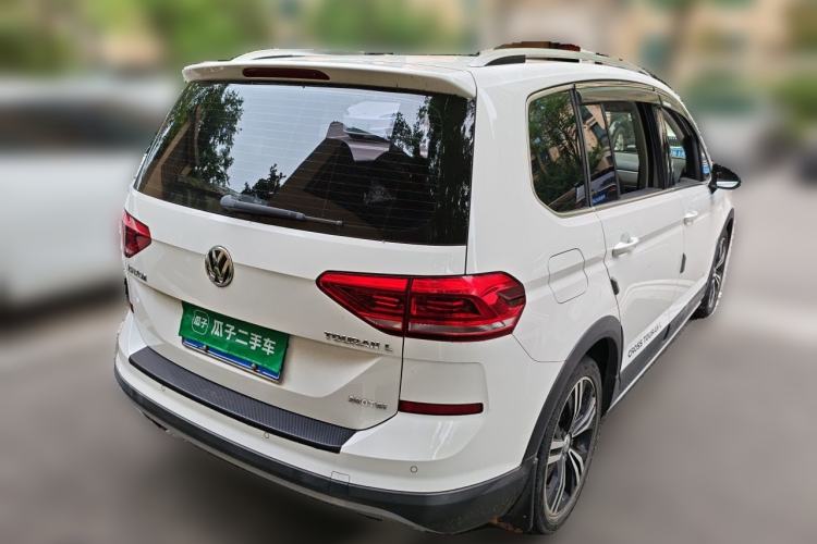 Used Volkswagen Touran 2018 Volkswagen Touran L 280TSI DSG Boundary Edition 7 Seats China VI Standard Rear Right 45 Deg