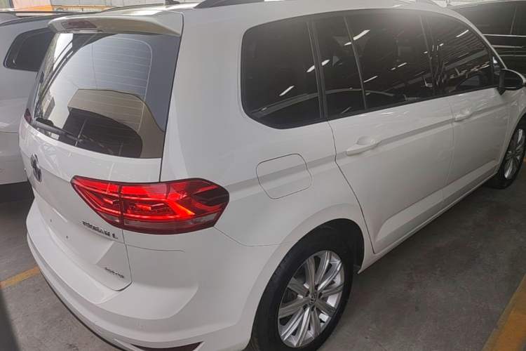 Used Volkswagen Touran 2018 Volkswagen Touran L 280TSI DSG Comfort Edition 7-seater Rear Right 45 Deg