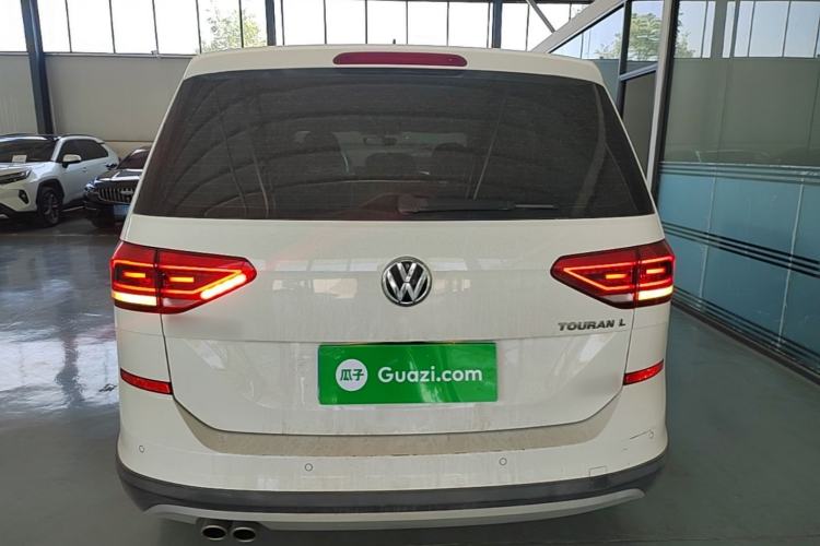 Used Volkswagen Touran 2018 Volkswagen Touran L 280TSI DSG Boundary Edition 7 Seats China VI Standard Rear