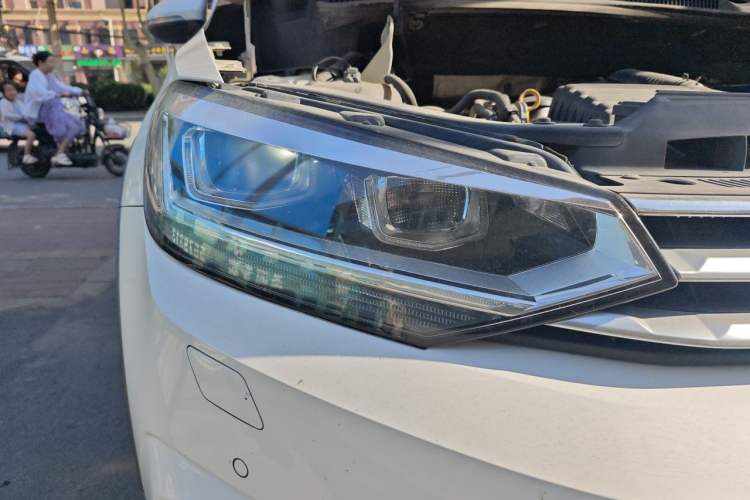 Used Volkswagen Touran 2018 Volkswagen Touran L 280TSI DSG Boundary Edition 7 Seats China V Emission Standard Right Front Headlight