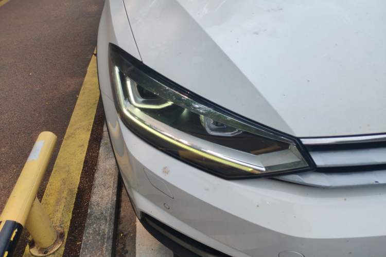 Used Volkswagen Touran 2018 Volkswagen Touran L 280TSI DSG Boundary Edition 7 Seats China VI Standard Right Front Headlight