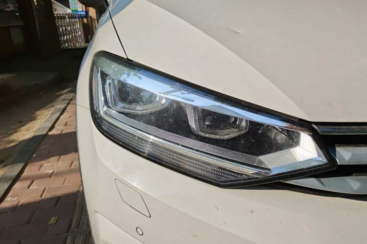 Used Volkswagen Touran 2018 Volkswagen Touran L 280TSI DSG Boundary Edition 7 Seats China VI Standard Right Front Headlight