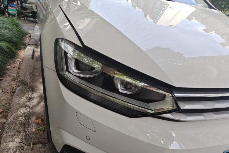 Used Volkswagen Touran 2018 Volkswagen Touran L 280TSI DSG Boundary Edition 7 Seats China VI Standard Right Front Headlight