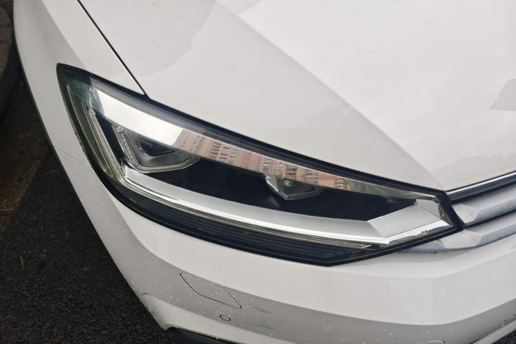 Used Volkswagen Touran 2018 Volkswagen Touran L 280TSI DSG Boundary Luxury Edition 7 Seats China VI Standard Right Front Headlight