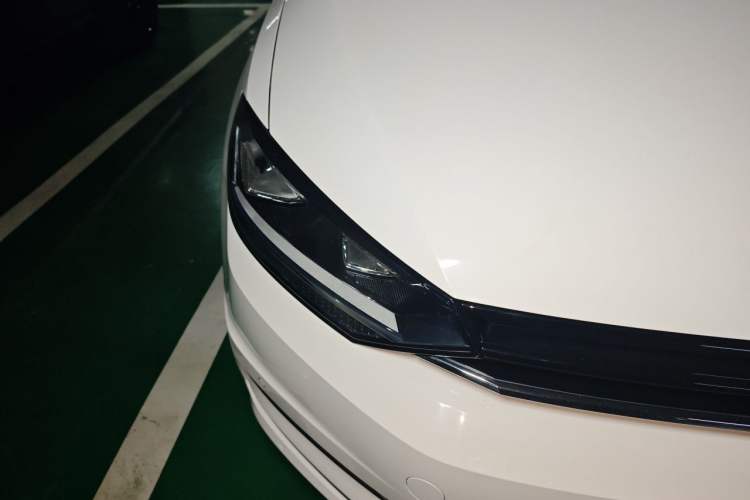 Used Volkswagen Touran 2018 Volkswagen Touran L 280TSI DSG Comfort Edition 7 Seats China V Emission Standard Right Front Headlight
