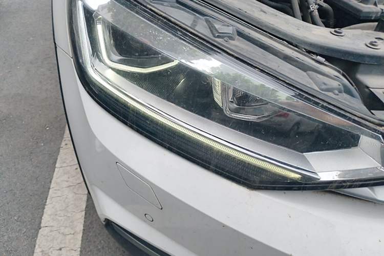 Used Volkswagen Touran 2018 Volkswagen Touran L 280TSI DSG Boundary Edition 7 Seats China V Emission Standard Right Front Headlight
