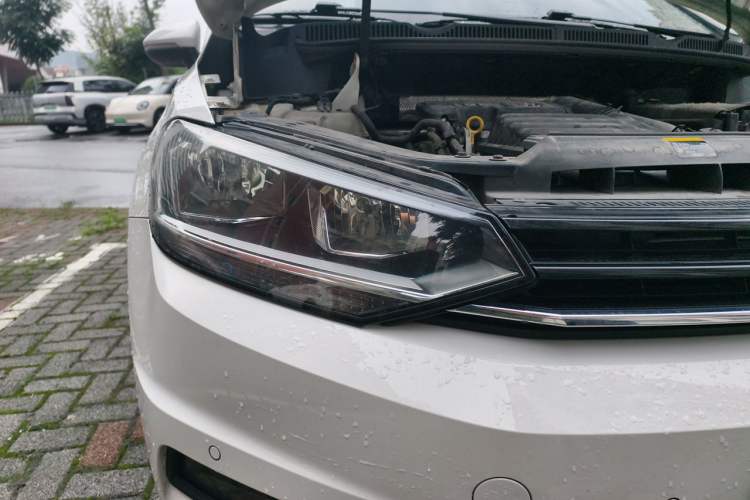 Used Volkswagen Touran 2018 Volkswagen Touran L 280TSI DSG Comfort Edition 7 Seats China V Emission Standard Right Front Headlight