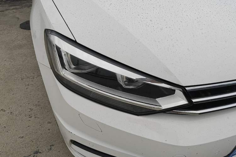 Used Volkswagen Touran 2018 Volkswagen Touran L 280TSI DSG Comfort Edition 6-seater Right Front Headlight
