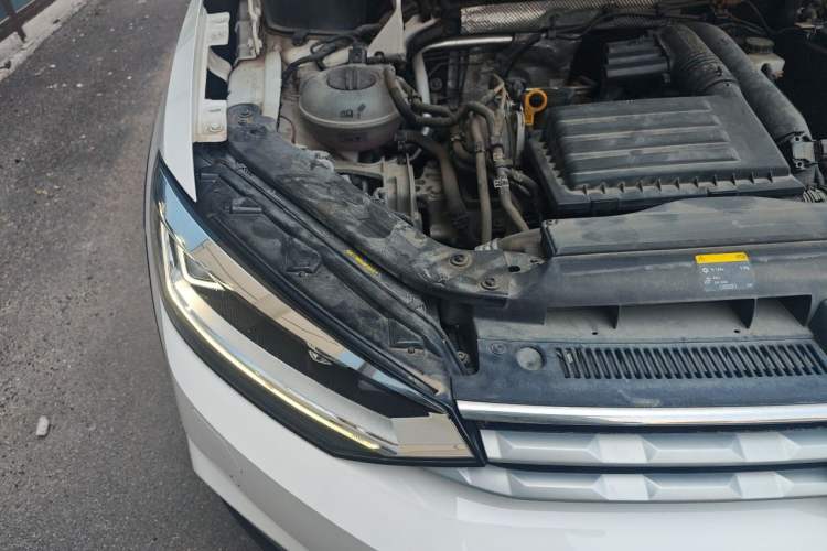 Used Volkswagen Touran 2018 Volkswagen Touran L 280TSI DSG Boundary Edition 7 Seats China V Emission Standard Right Front Headlight