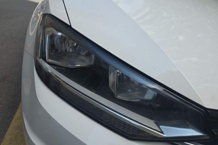 Used Volkswagen Touran 2018 Volkswagen Touran L 280TSI DSG Comfort Edition 7 Seats China VI Standard Right Front Headlight