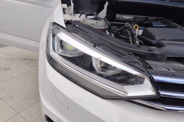 Used Volkswagen Touran 2018 Volkswagen Touran L 280TSI DSG Comfort Edition 7-seater Right Front Headlight