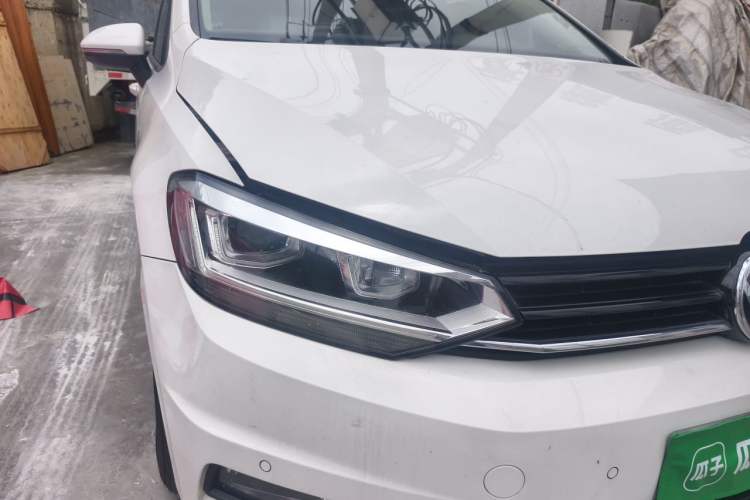 Used Volkswagen Touran 2018 Volkswagen Touran L 280TSI DSG Comfort Edition 7 Seats China V Emission Standard Right Front Headlight