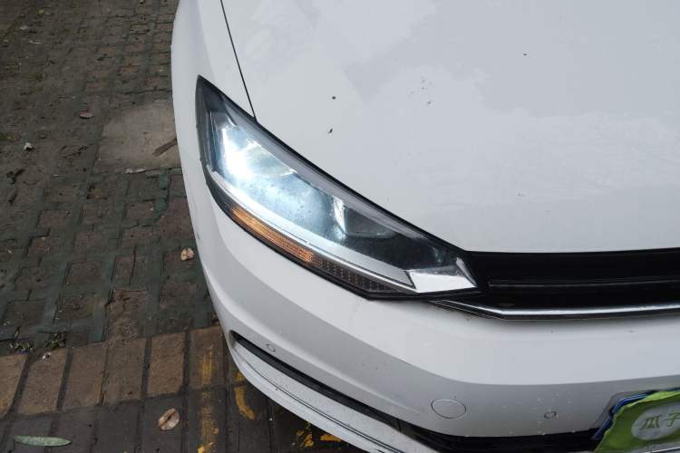 Used Volkswagen Touran 2018 Volkswagen Touran L 280TSI DSG Comfort Edition 7 Seats China V Emission Standard Right Front Headlight