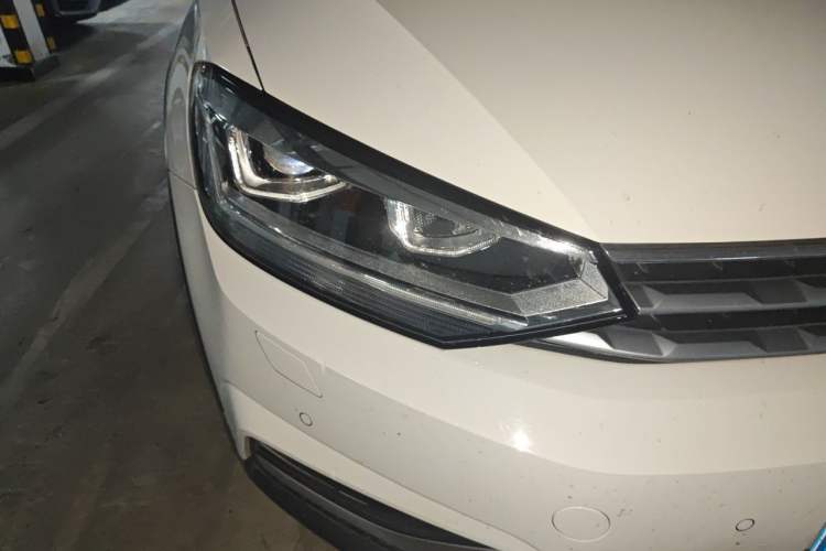 Used Volkswagen Touran 2018 Volkswagen Touran L 280TSI DSG Boundary Edition 7 Seats China VI Standard Right Front Headlight