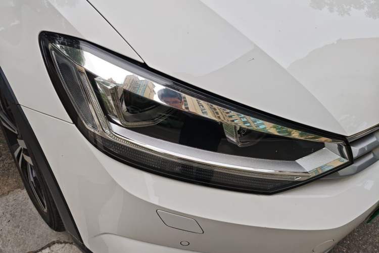 Used Volkswagen Touran 2018 Volkswagen Touran L 280TSI DSG Boundary Edition 7 Seats China VI Standard Right Front Headlight