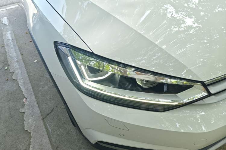 Used Volkswagen Touran 2018 Volkswagen Touran L 280TSI DSG Boundary Luxury Edition 7 Seats China VI Standard Right Front Headlight