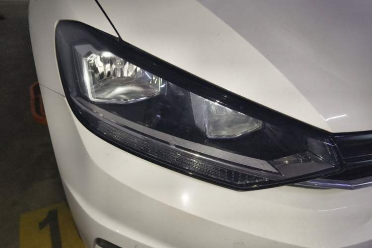Used Volkswagen Touran 2018 Volkswagen Touran L 280TSI DSG Comfort Edition 7 Seats China VI Standard Right Front Headlight