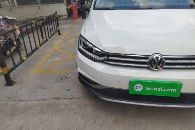 Used Volkswagen Touran 2018 Volkswagen Touran L 280TSI DSG Boundary Edition 7 Seats China VI Standard Right Front Headlight