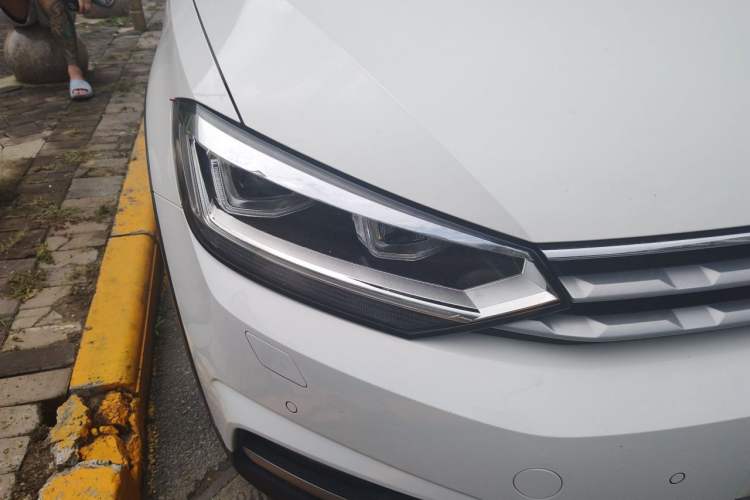 Used Volkswagen Touran 2018 Volkswagen Touran L 280TSI DSG Boundary Edition 7 Seats China VI Standard Right Front Headlight