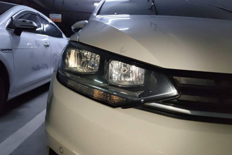 Used Volkswagen Touran 2018 Volkswagen Touran L 280TSI DSG Comfort Edition 7 Seats China VI Standard Right Front Headlight