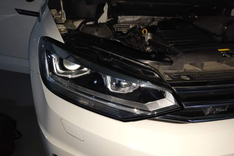 Used Volkswagen Touran 2018 Volkswagen Touran L 280TSI DSG Luxury Edition 6-seater Right Front Headlight