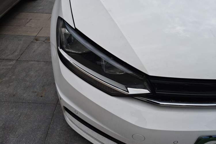 Used Volkswagen Touran 2018 Volkswagen Touran L 280TSI DSG Comfort Edition 7 Seats China VI Standard Right Front Headlight