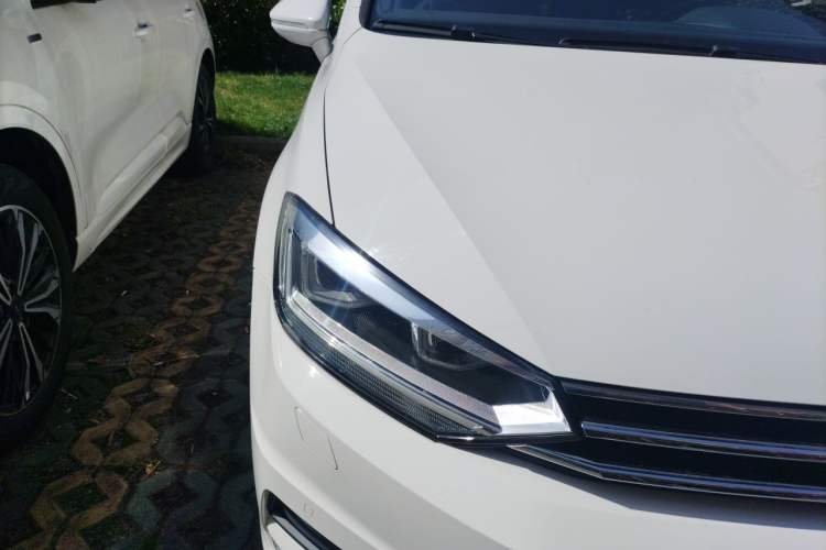 Used Volkswagen Touran 2018 Volkswagen Touran L 280TSI DSG Luxury Edition 7 Seats Right Front Headlight
