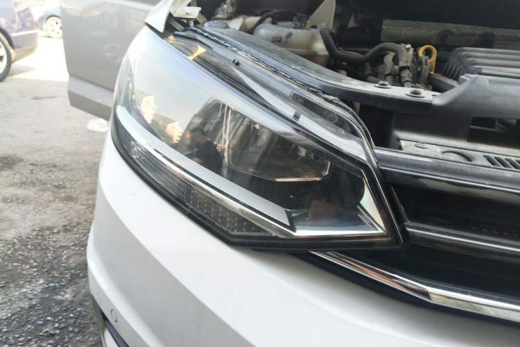 Used Volkswagen Touran 2018 Volkswagen Touran L 280TSI DSG Comfort Edition 7 Seats China V Emission Standard Right Front Headlight