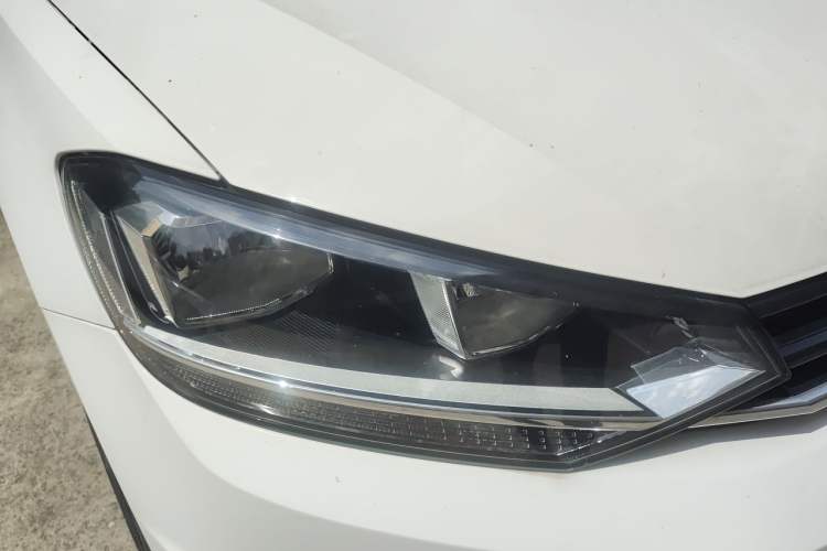 Used Volkswagen Touran 2018 Volkswagen Touran L 280TSI DSG Comfort Edition 7 Seats China V Emission Standard Right Front Headlight