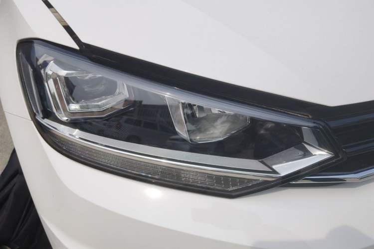 Used Volkswagen Touran 2018 Volkswagen Touran L 280TSI DSG Comfort Edition 7 Seats China VI Standard Right Front Headlight