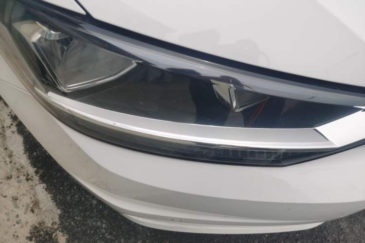 Used Volkswagen Touran 2018 Volkswagen Touran L 280TSI DSG Comfort Edition 7 Seats China VI Standard Right Front Headlight