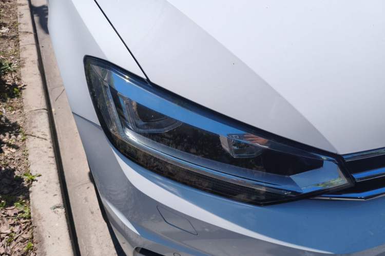 Used Volkswagen Touran 2018 Volkswagen Touran L 280TSI DSG Comfort Edition 7-seater Right Front Headlight