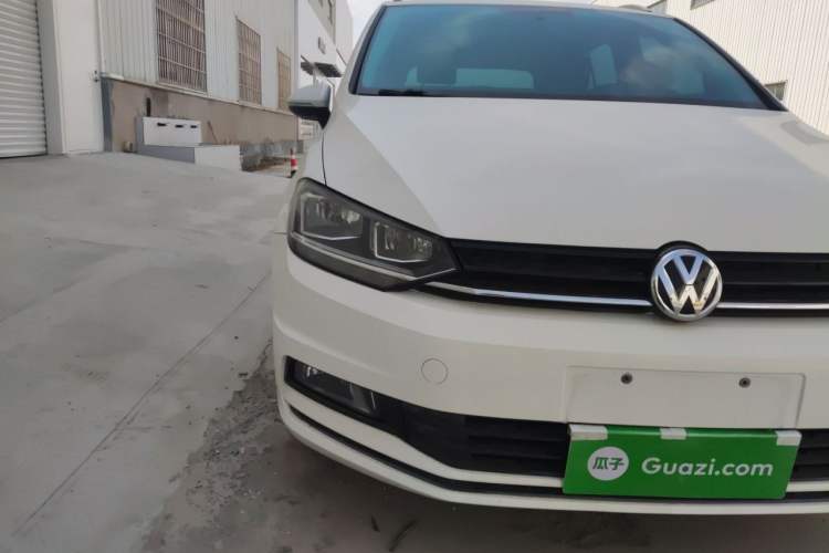 Used Volkswagen Touran 2018 Volkswagen Touran L 280TSI Manual Trend Edition Right Front Headlight