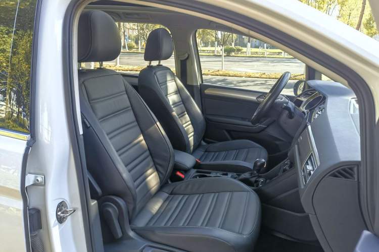 Used Volkswagen Touran 2018 Volkswagen Touran L 280TSI DSG Boundary Edition 6-Seater China VI Standard Right Front Seat