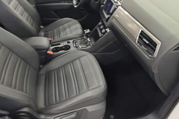 Used Volkswagen Touran 2018 Volkswagen Touran L 280TSI DSG Comfort Edition 7-seater Right Front Seat