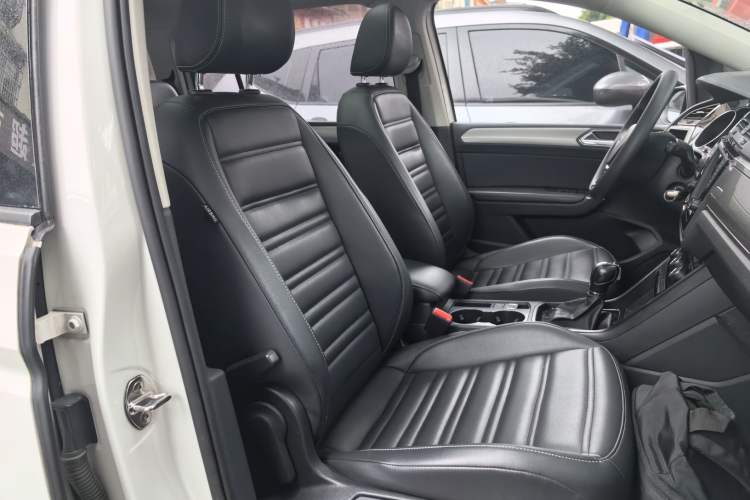 Used Volkswagen Touran 2018 Volkswagen Touran L 280TSI DSG Comfort Edition 7 Seats China V Emission Standard Right Front Seat