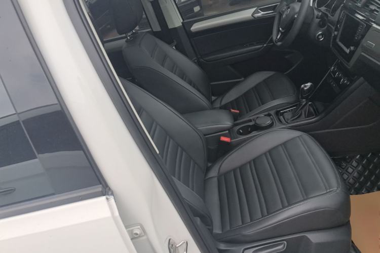 Used Volkswagen Touran 2018 Volkswagen Touran L 280TSI DSG Comfort Edition 7 Seats China VI Standard Right Front Seat