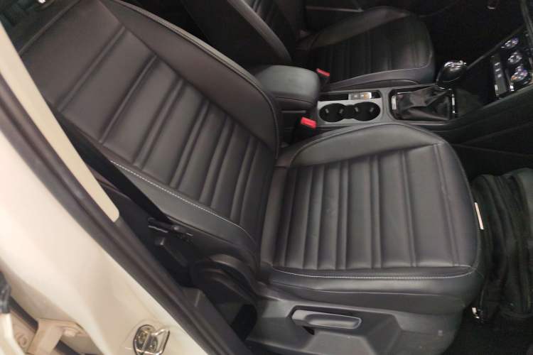 Used Volkswagen Touran 2018 Volkswagen Touran L 280TSI DSG Comfort Edition 7 Seats China V Emission Standard Right Front Seat