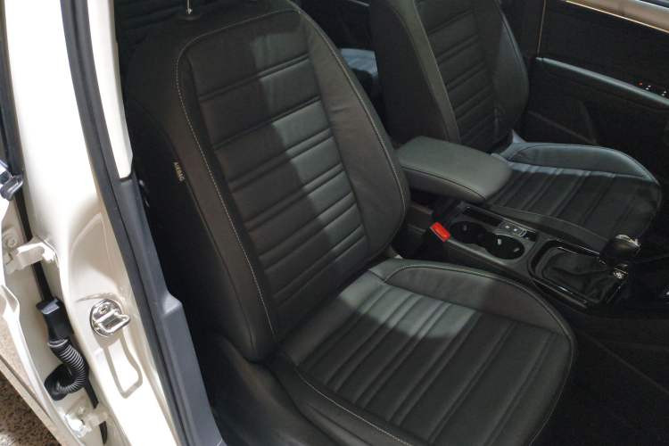Used Volkswagen Touran 2018 Volkswagen Touran L 280TSI DSG Luxury Edition 7 Seats Right Front Seat